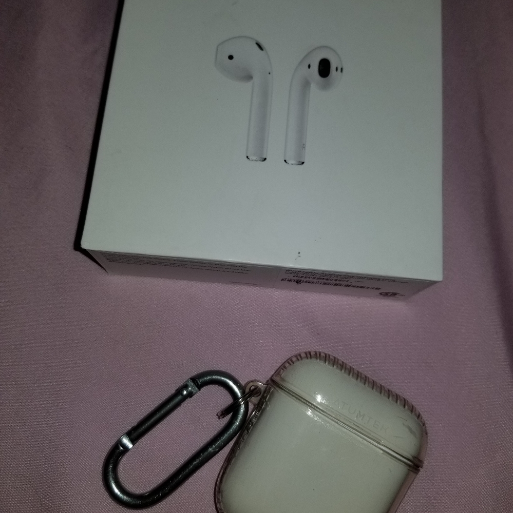 Selling left airpod & charging case